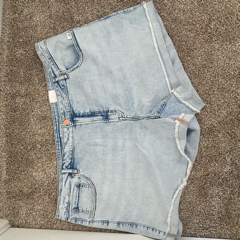[ #32] Size 38 /NWT Light-Wash Denim Shorts